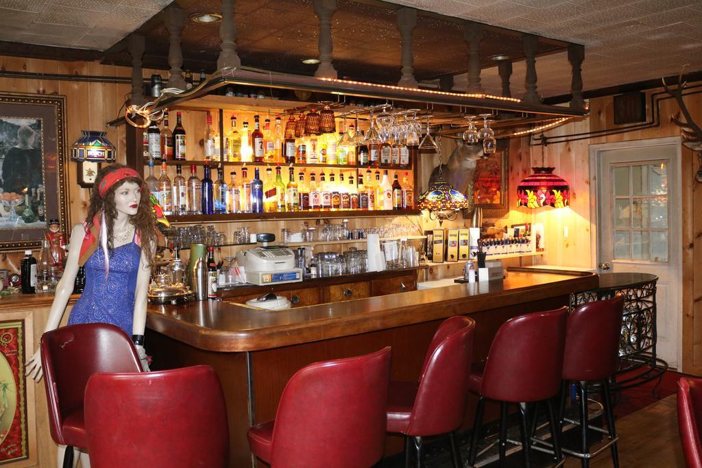 Pine Hill Colonial Inn מראה חיצוני תמונה