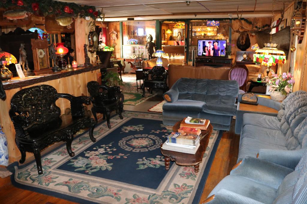 Pine Hill Colonial Inn מראה חיצוני תמונה