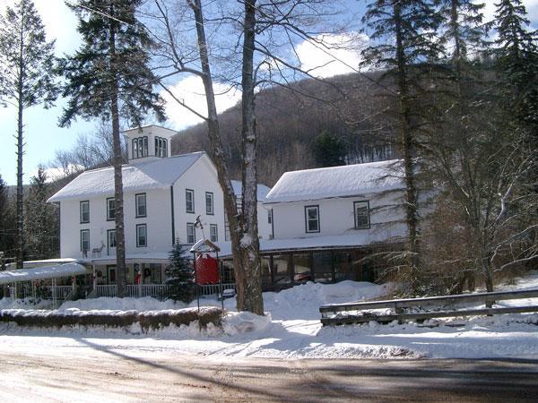 Pine Hill Colonial Inn מראה חיצוני תמונה