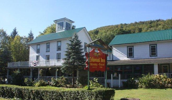 Pine Hill Colonial Inn מראה חיצוני תמונה