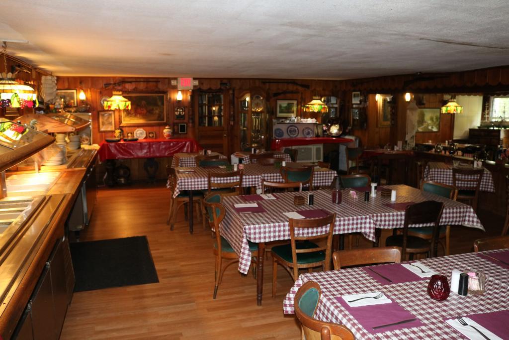 Pine Hill Colonial Inn מראה חיצוני תמונה