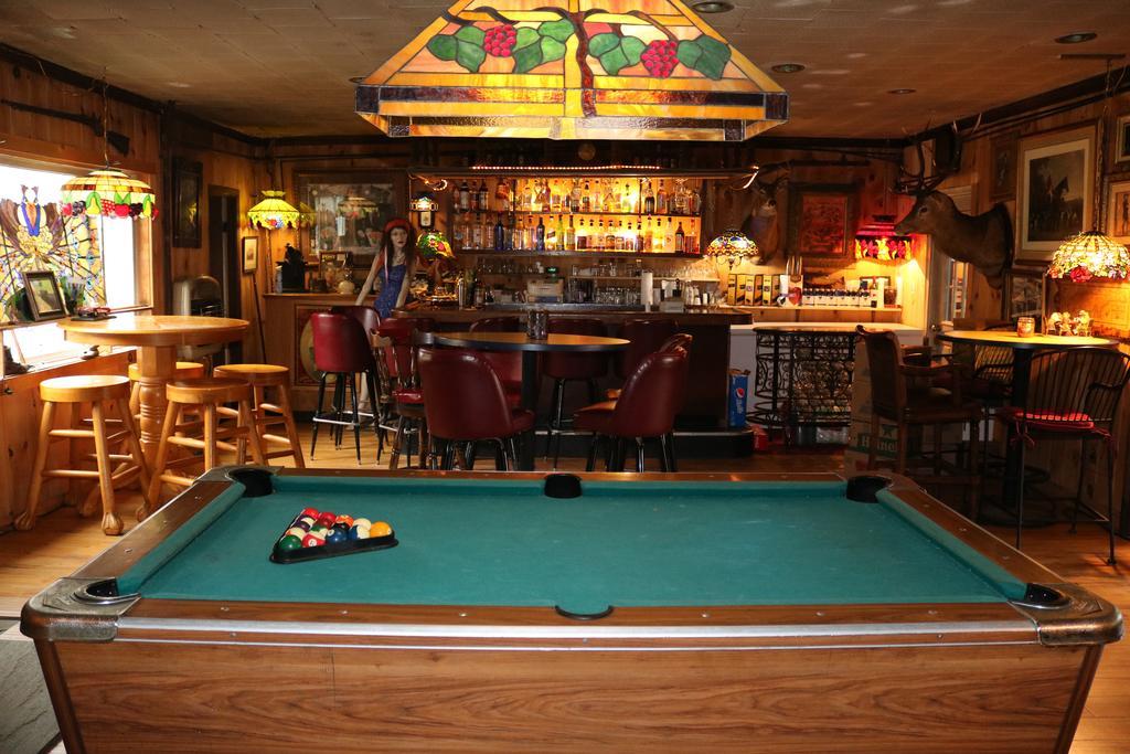 Pine Hill Colonial Inn מראה חיצוני תמונה