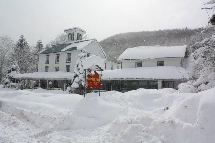 Pine Hill Colonial Inn מראה חיצוני תמונה