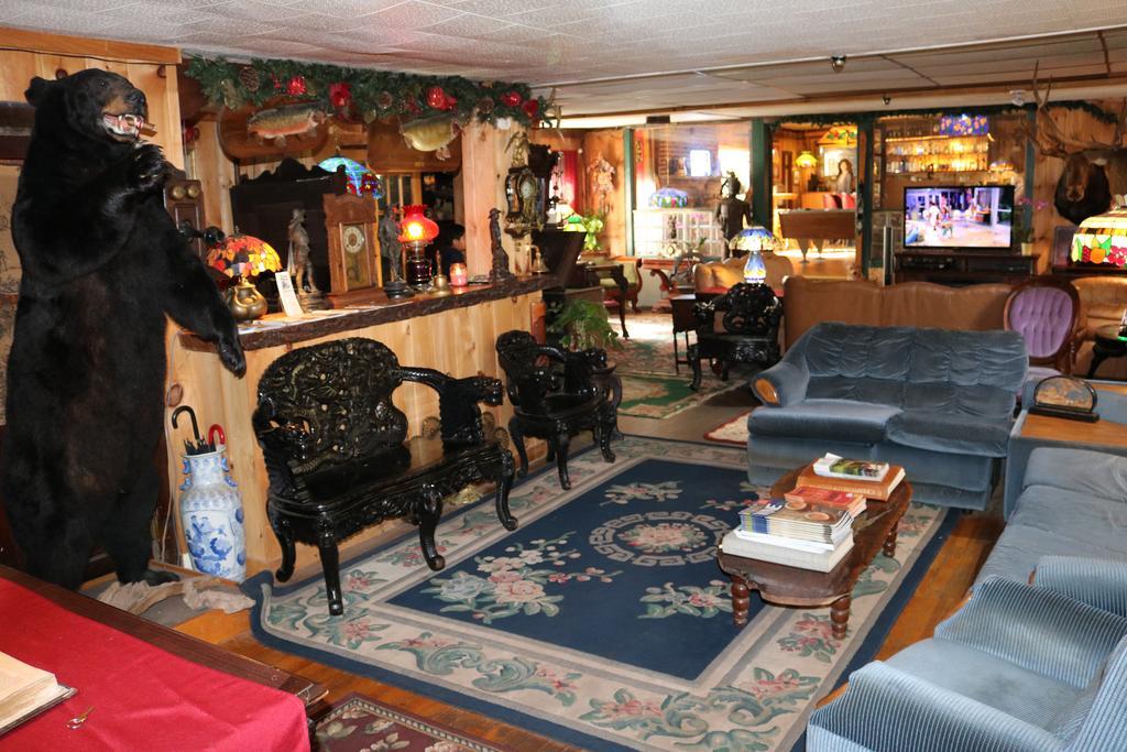 Pine Hill Colonial Inn מראה חיצוני תמונה
