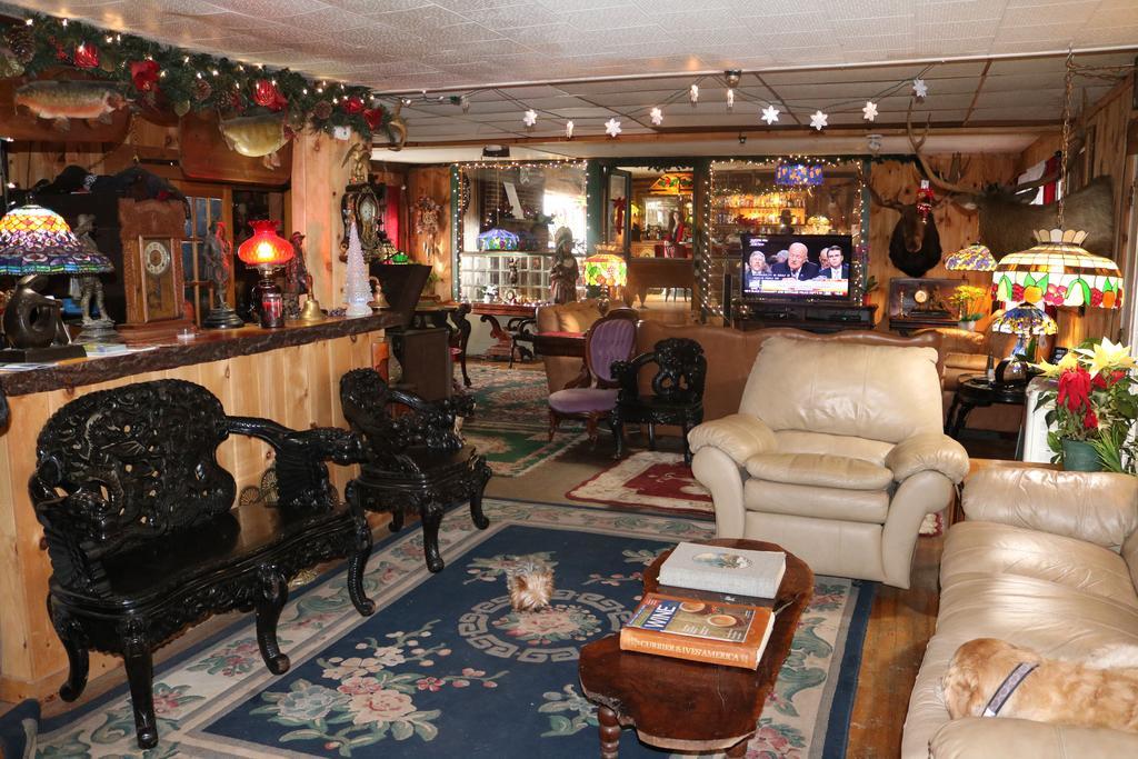 Pine Hill Colonial Inn מראה חיצוני תמונה